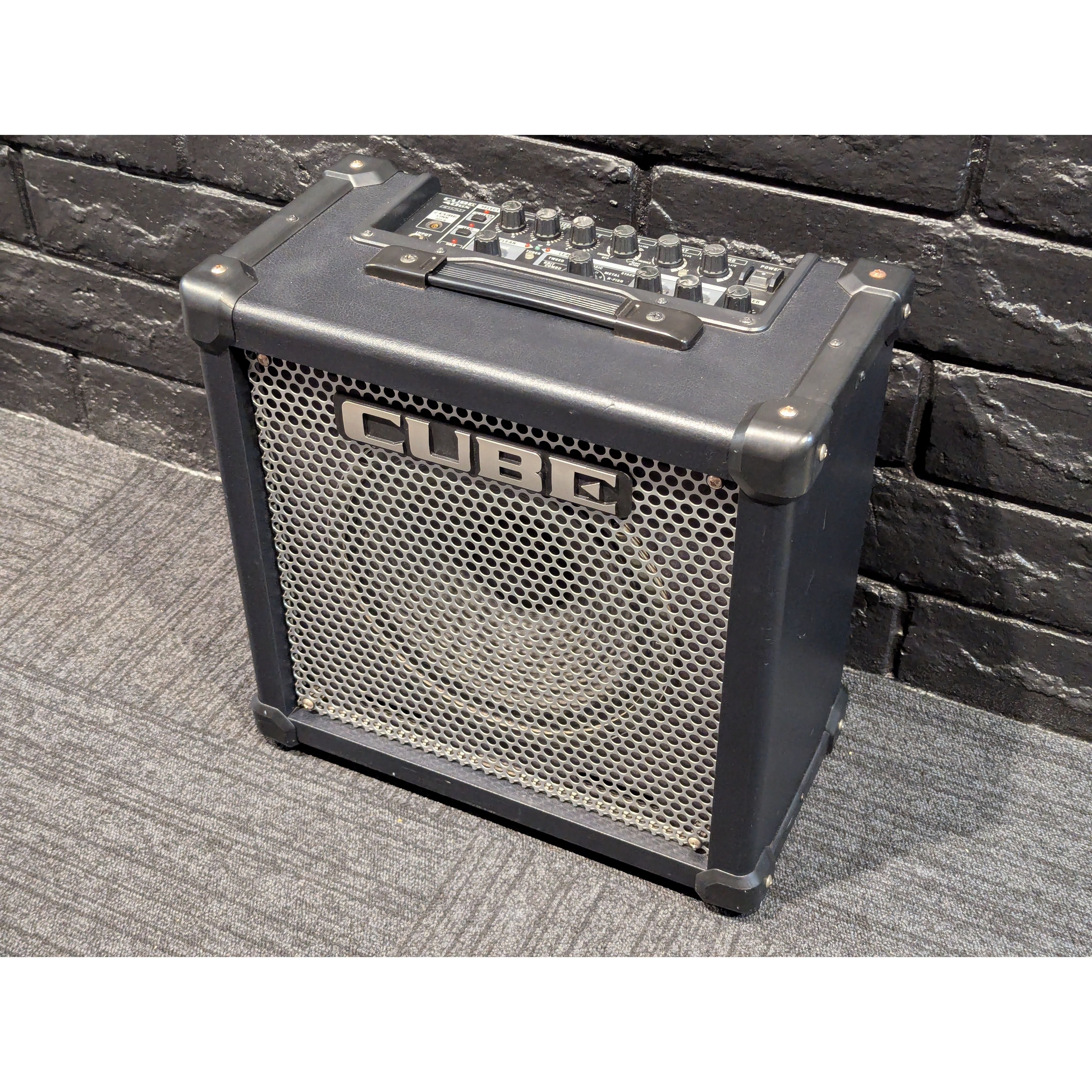 Roland Cube 40GX Used